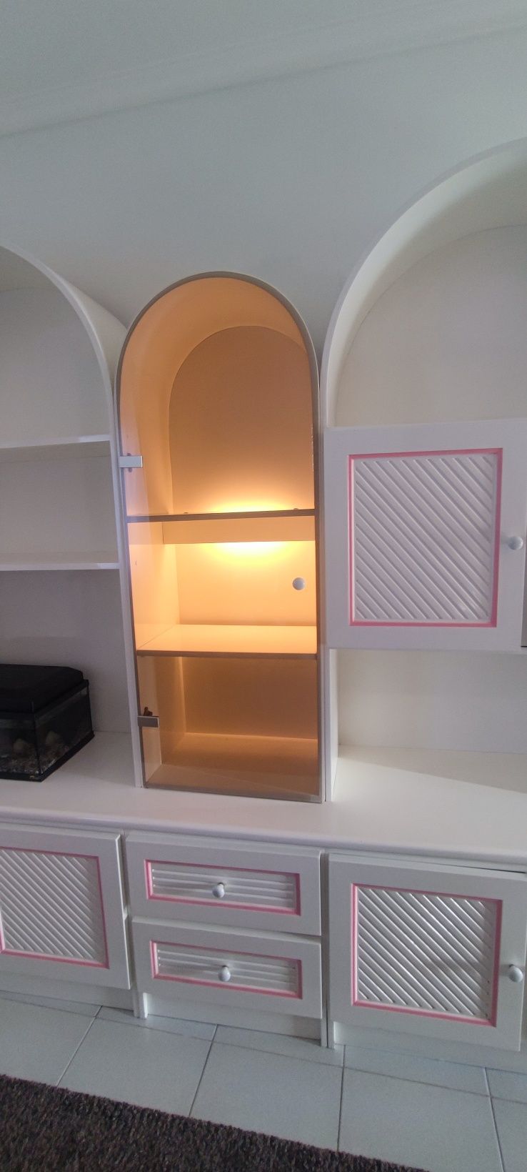 NOVO PREÇO + BAIXOArmário sala com iluminação  236*206 (antes 290€)