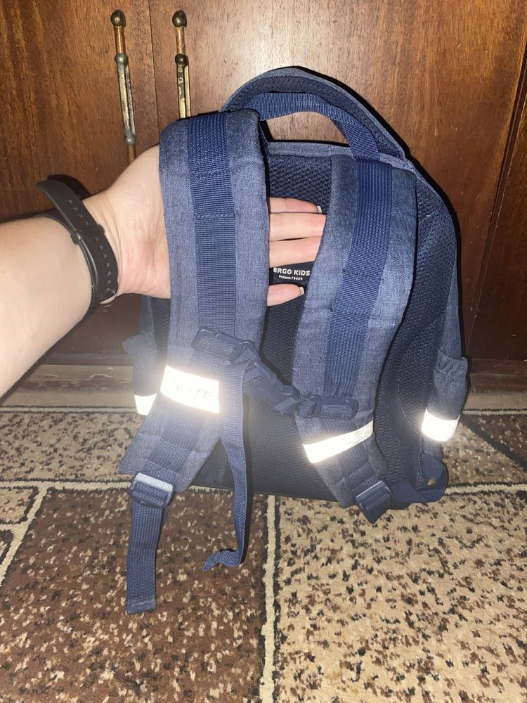 Продам школьный рюкзак для девочки б/у