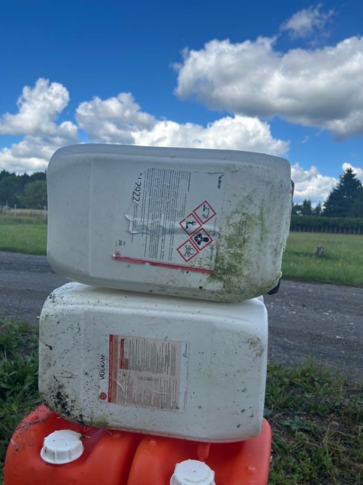 Karnister karnistry bańka bańki na paliwo 20 litrów beczka pojemnik