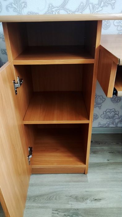 Стол компьютерный, письменный.