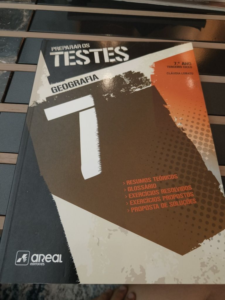 Livro escolar de geografia- 7.°ano