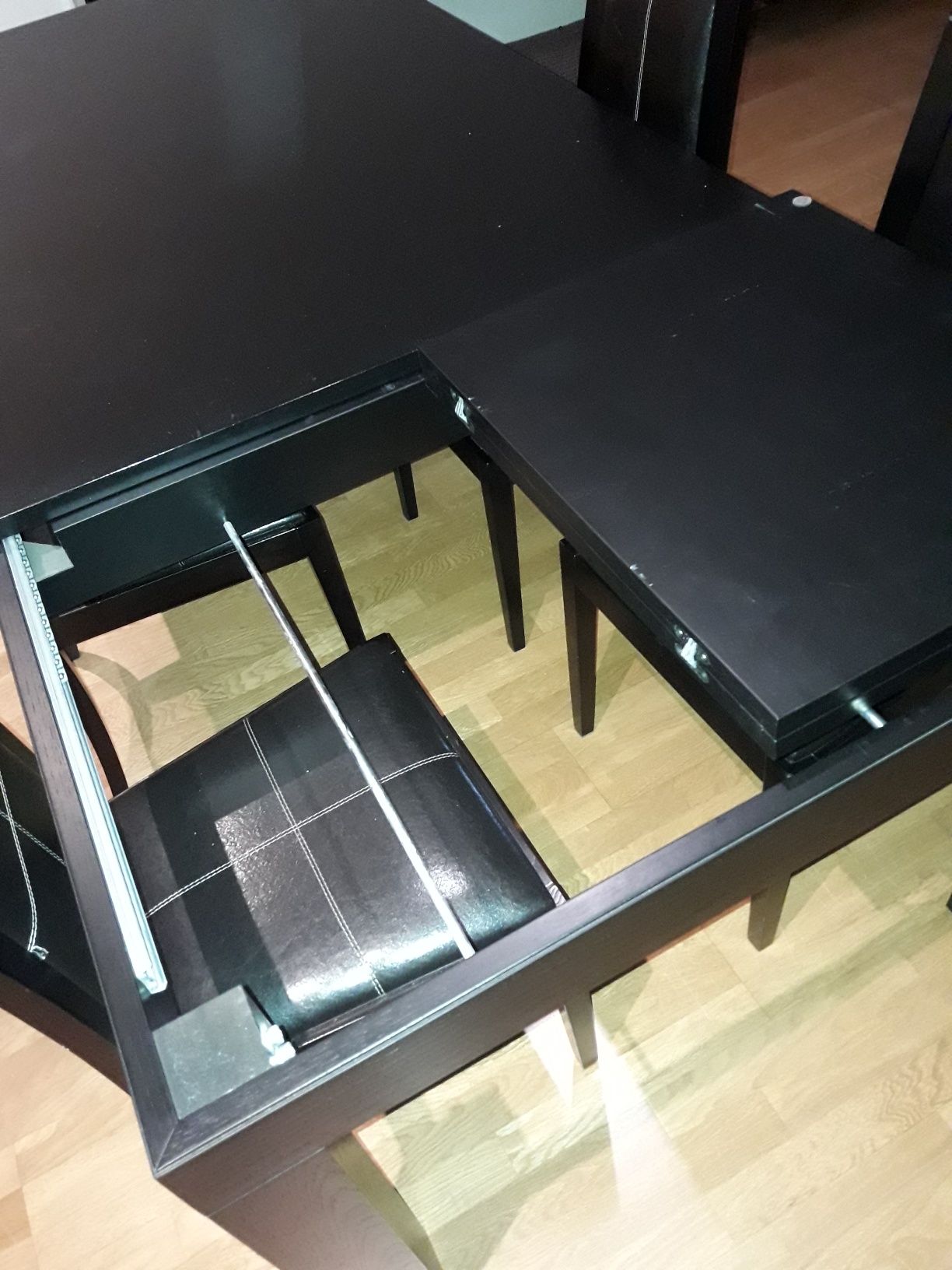 Mesa sala de jantar extensivel e 4 cadeiras preto wengue