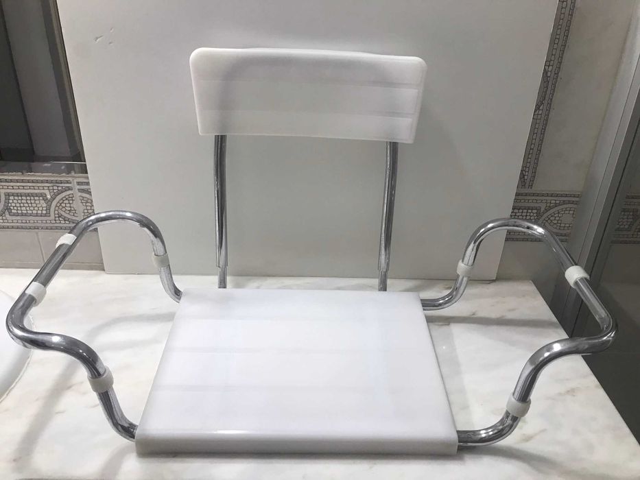 Assento de Banheira com Costas