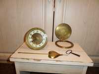 Stary Francuski Mechanizm zegar Przeglądnięty Przez Zegarmistrza