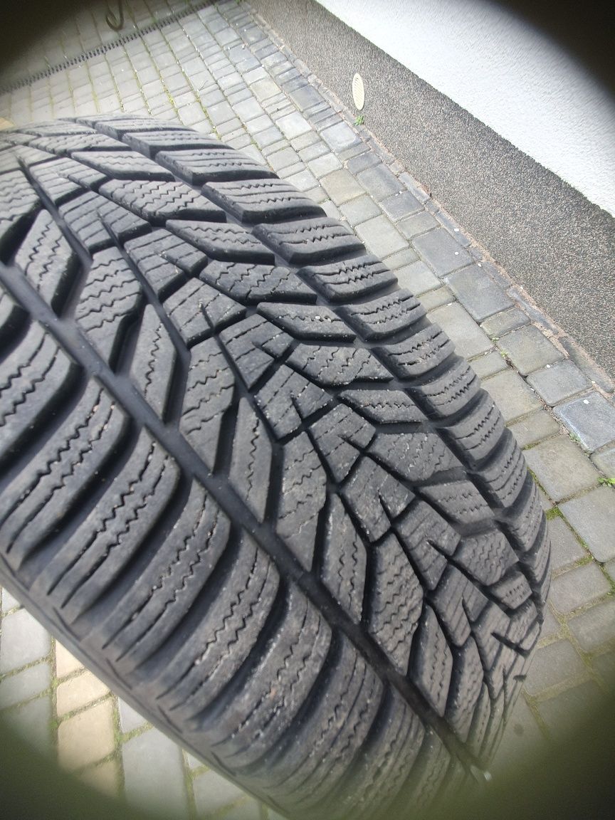 Шини зимові HANKOOK 215/65 R17 (4120)