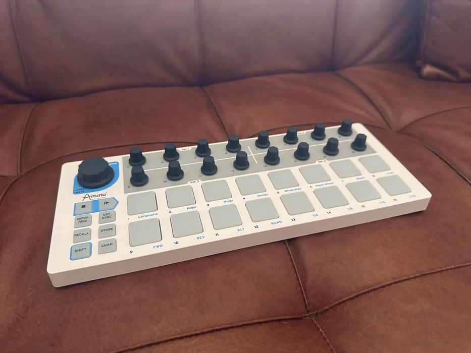 Arturia BeatStep MIDI Controller (2023) – Condição Impecável