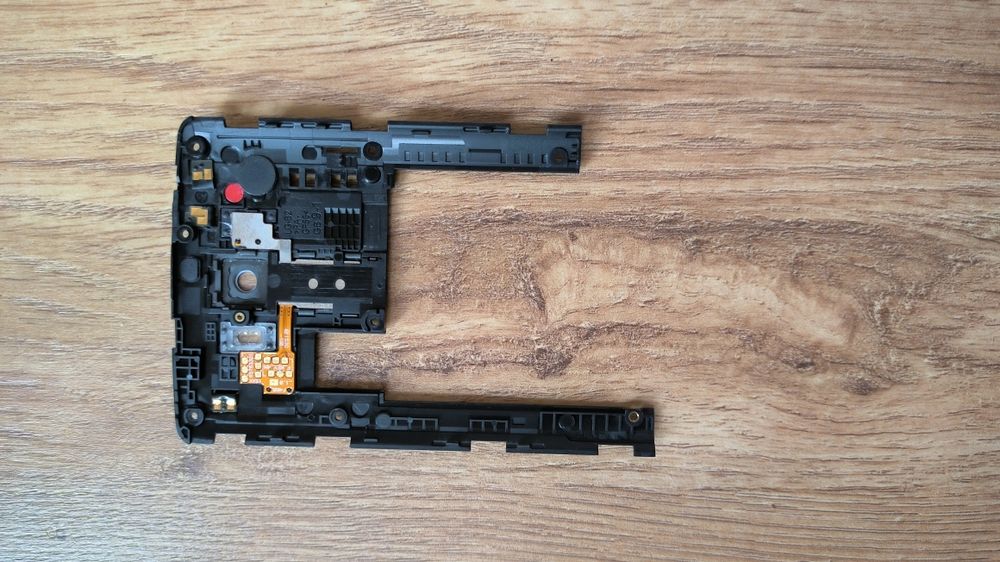 Obudowa na aparat z przyciskami, laserowy focus od LG G3 D855