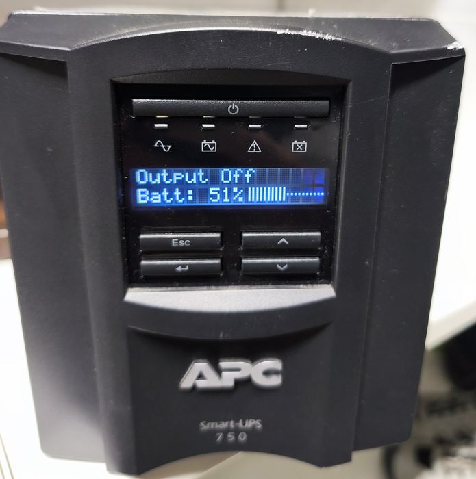 Zasilacz awaryjny APC Smart UPS 750VA/500W, 6x IEC, LCD