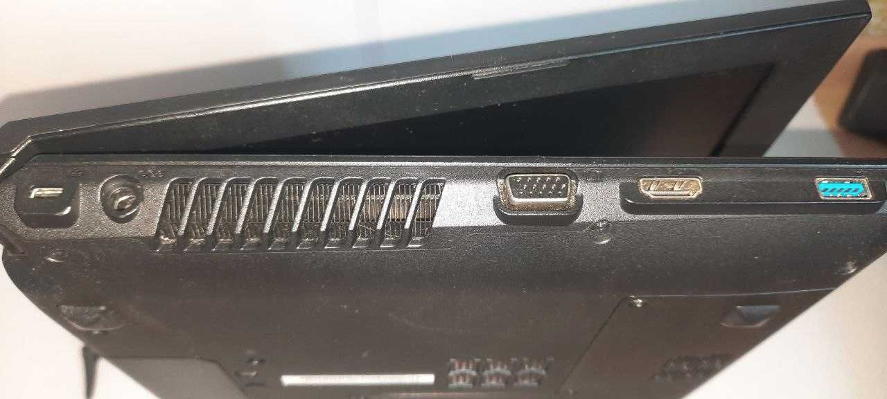 Ноутбук Lenovo B575e гарний стан та АКБ