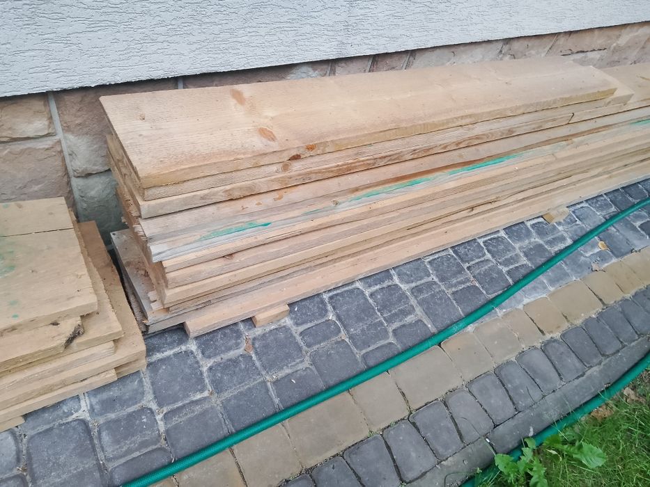 Deski szalunkowe różnej wielkości o grubości 32 mm