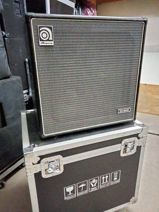 Басове комбо Ampeg BA300-210