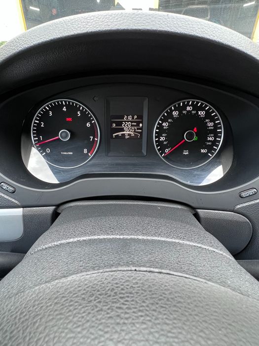 Авто Volkswagen Jetta 2013