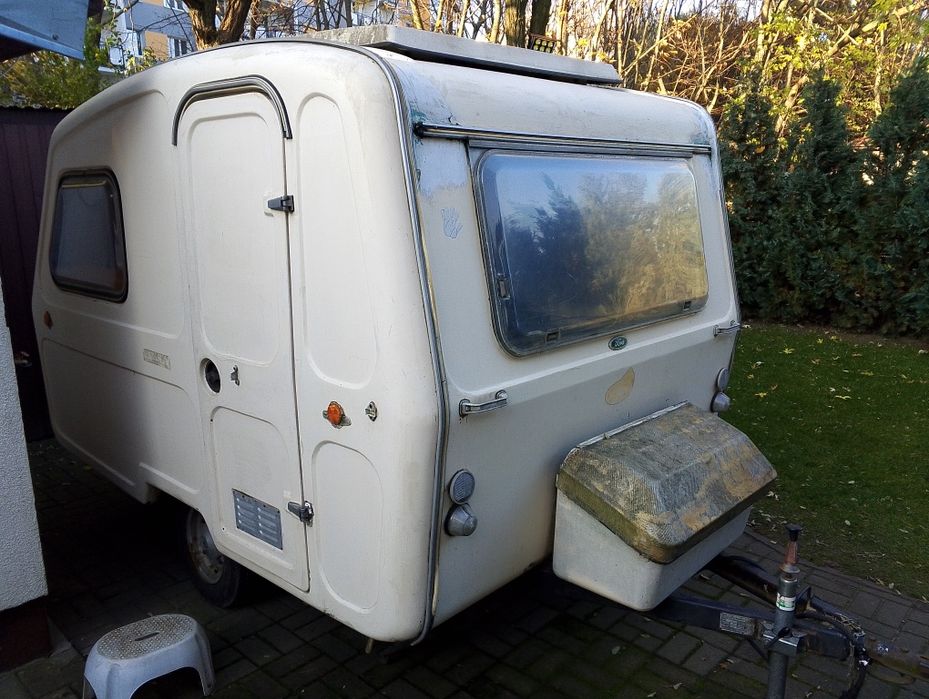 Przyczepa kempingowa niewiadów N 126 E zarejestrowana.