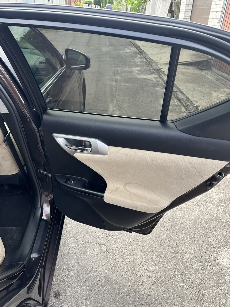 Lexus CT200H 2012 рік 1.8 гібрид