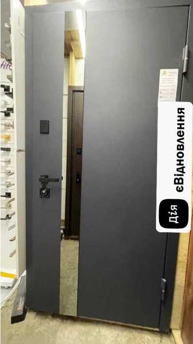 Якісні вхідні двері Abwehr 506 - RAL 7021T : в наявності