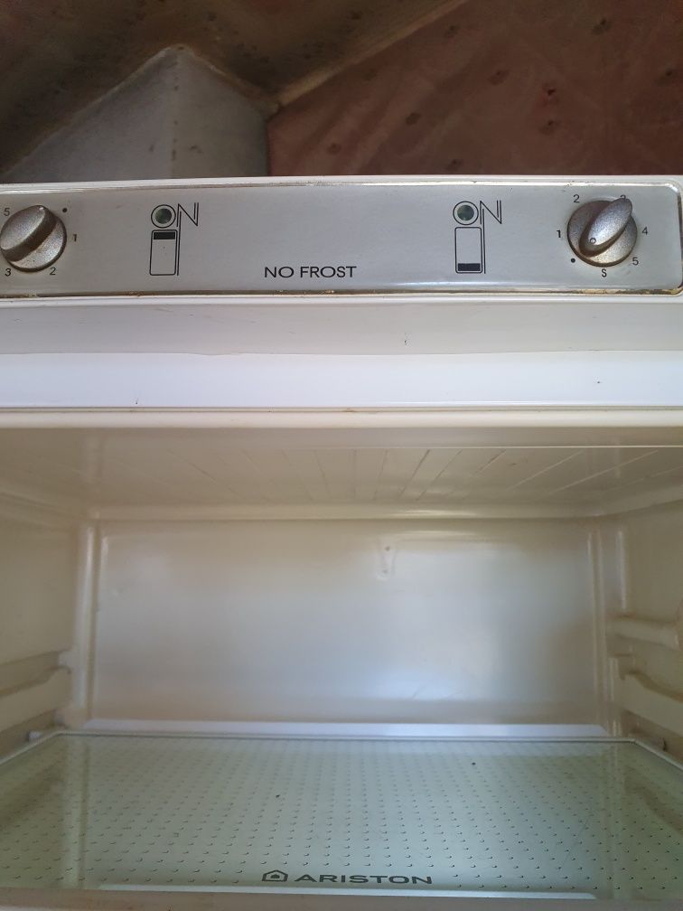 Холодильник Ariston 2-ух компрессорный