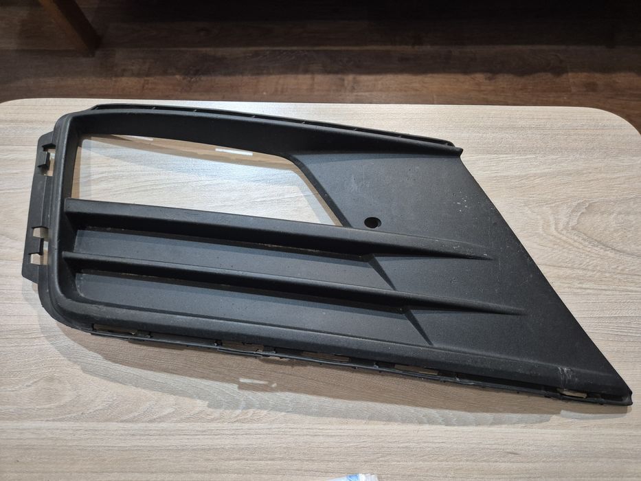 Решётка/накладка переднего бампера вокруг противотуманной фары для Vol