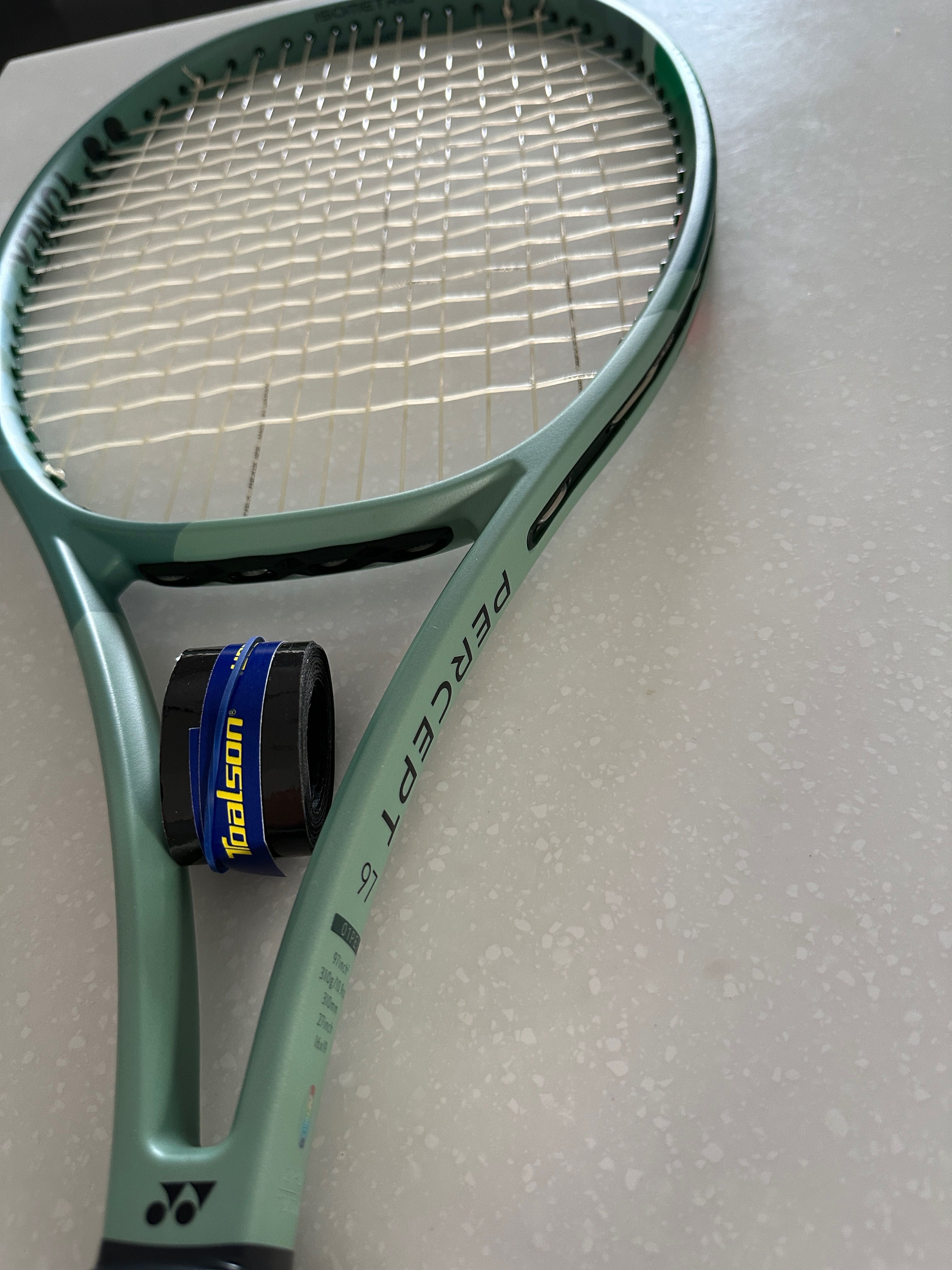 Rakieta tenisowa Yonex Percept 97, 310g, G 4 1/2” + gratisy