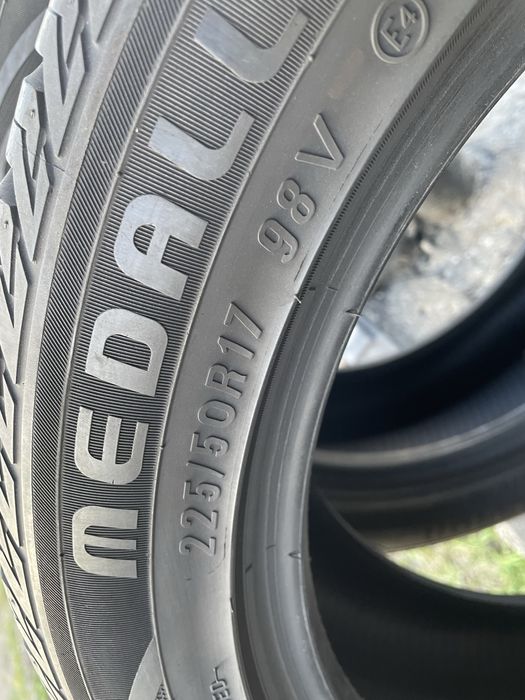 Всесезонні шини Medalion 225/50 R17