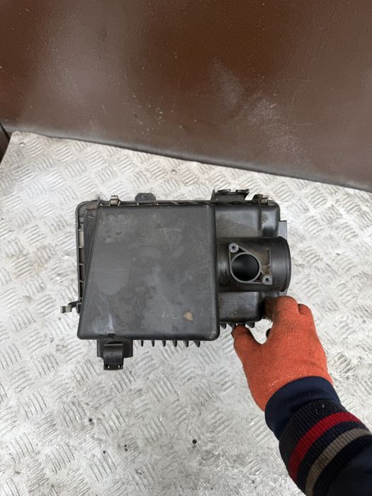 Корпус воздушного фильтра 2.3 Мазда сх7 год 08 mazda cx7