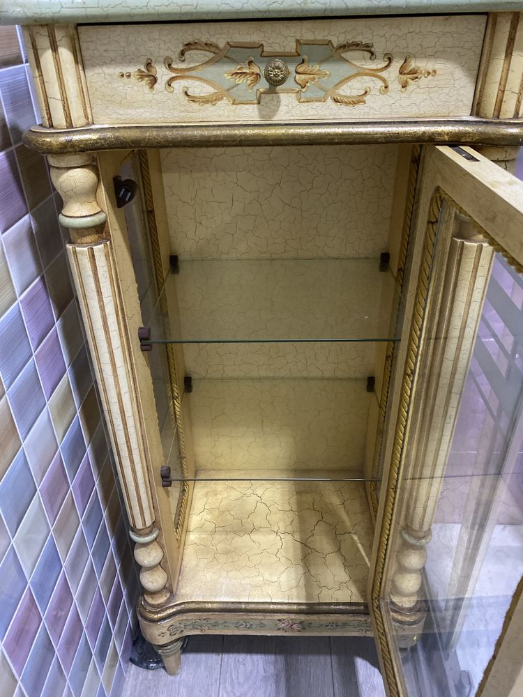 Movel vitrine pintado a mao