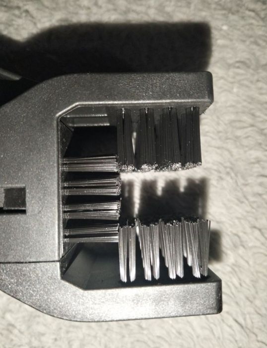 Щітка для очищення цепу