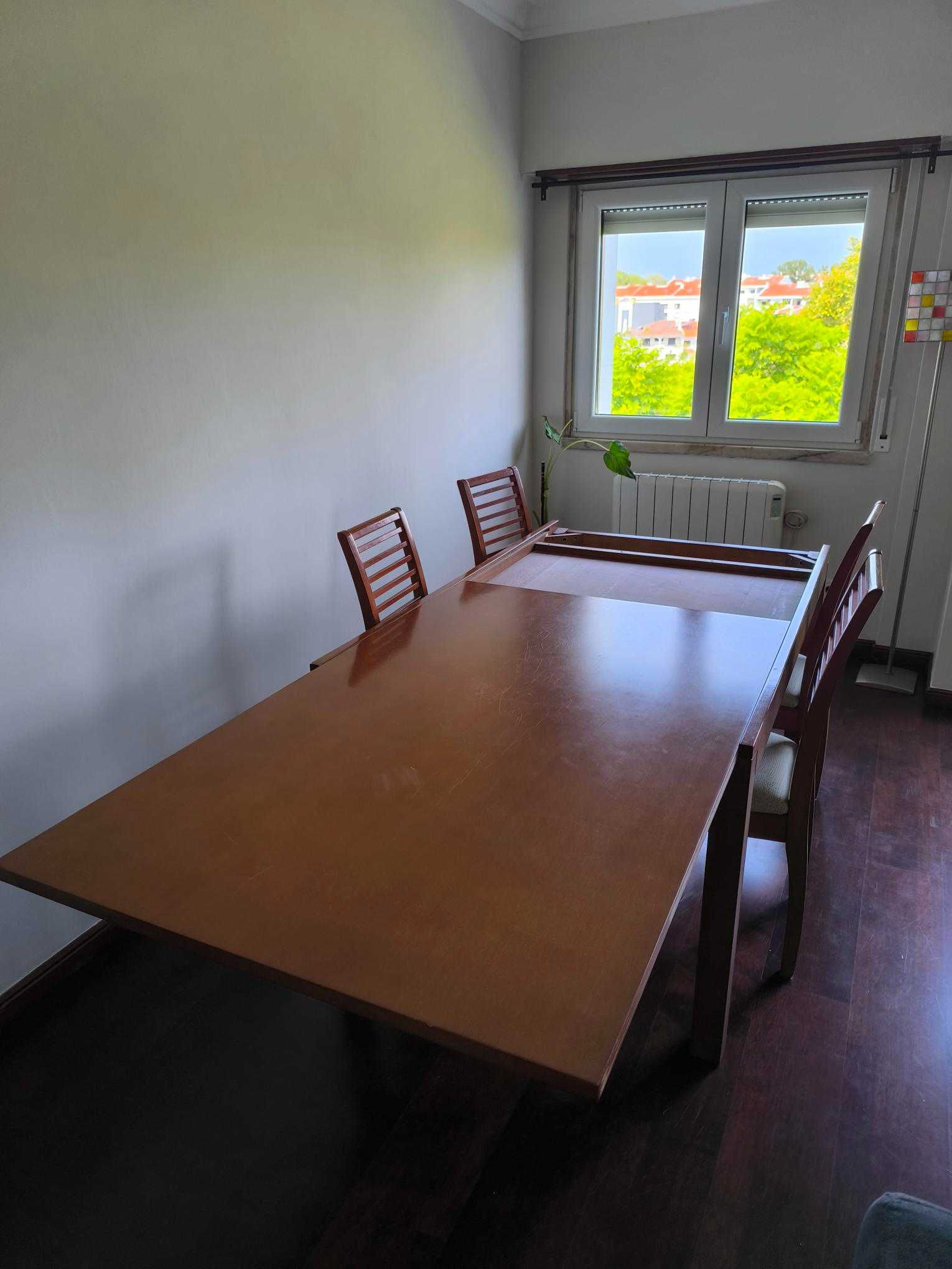 Mesa extensível sala jantar + 4 cadeiras, modelo elegante e funcional
