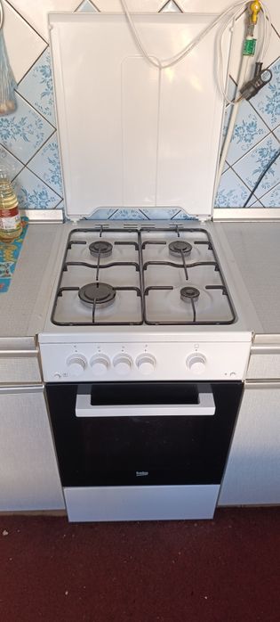 Продаю газовую плиту beko на гарантии