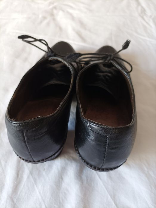 Sapatos antigos para venda.