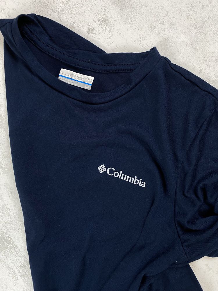 Синя футболка Columbia з великим прорезиненим принтом