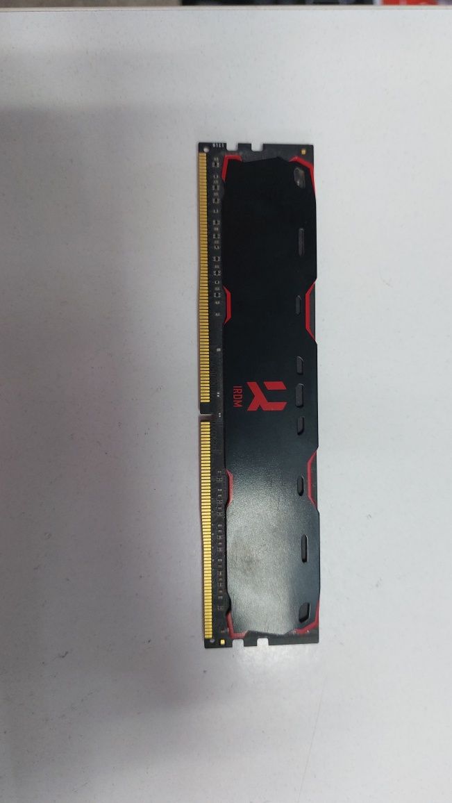 Продам оперативная память Goodram DDR4-2666 8192MB PC4-21300 IRDM X Bl