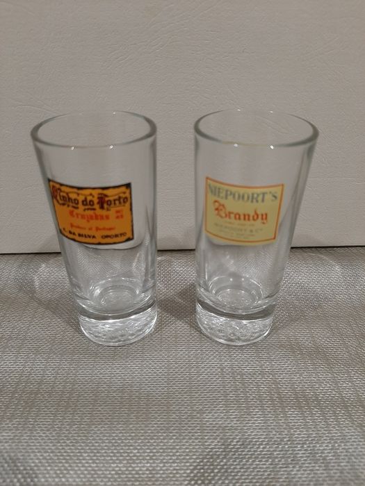 2 copos de shots com gravura