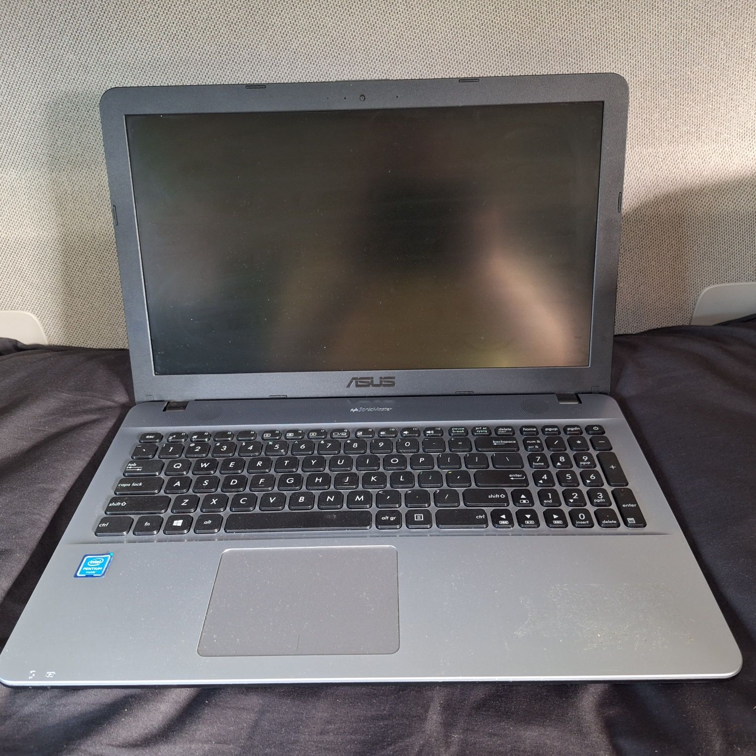 LAPTOP ASUS w dobrym stanie