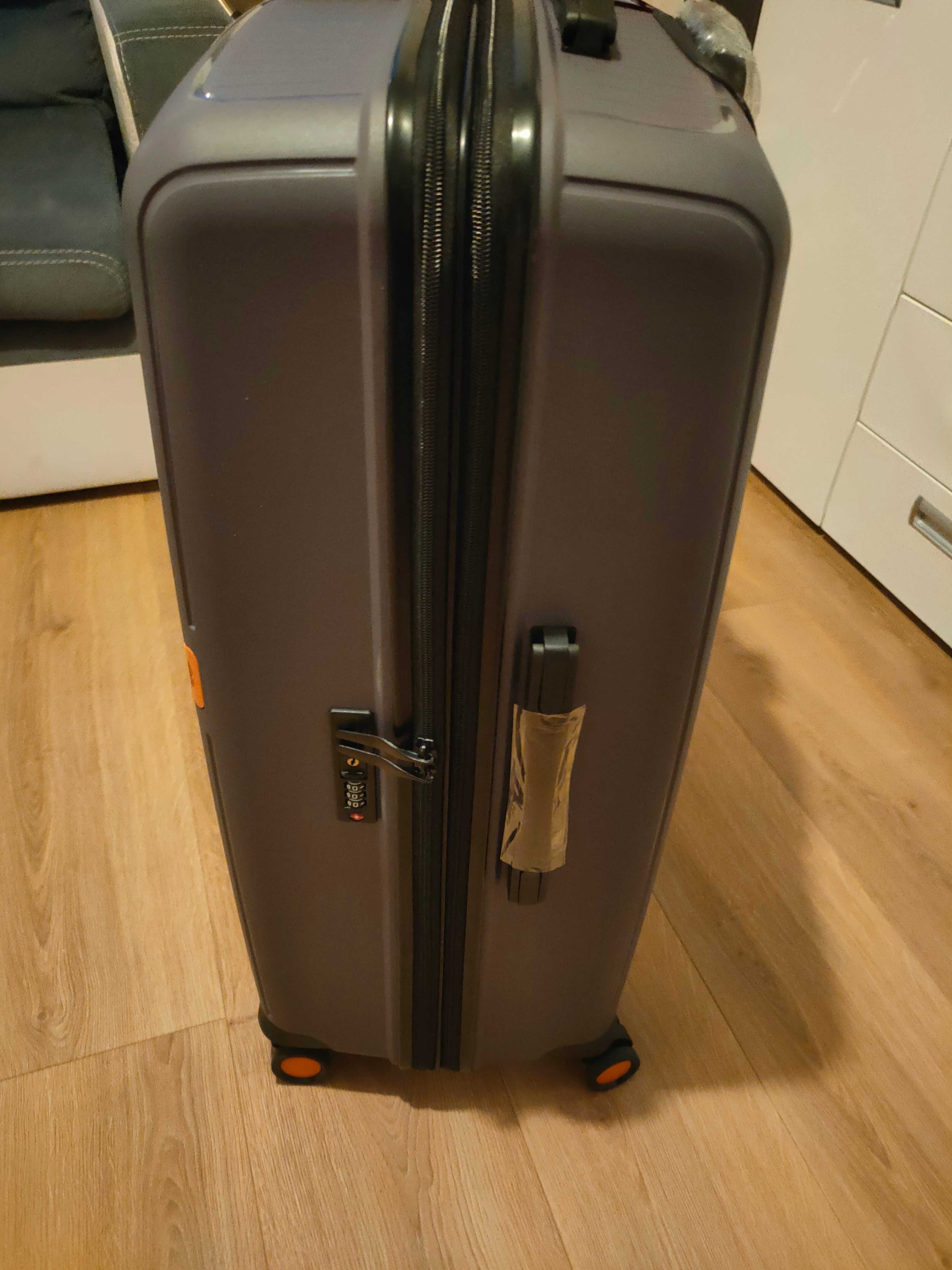 Duża walizka podróżna firmy Dielle