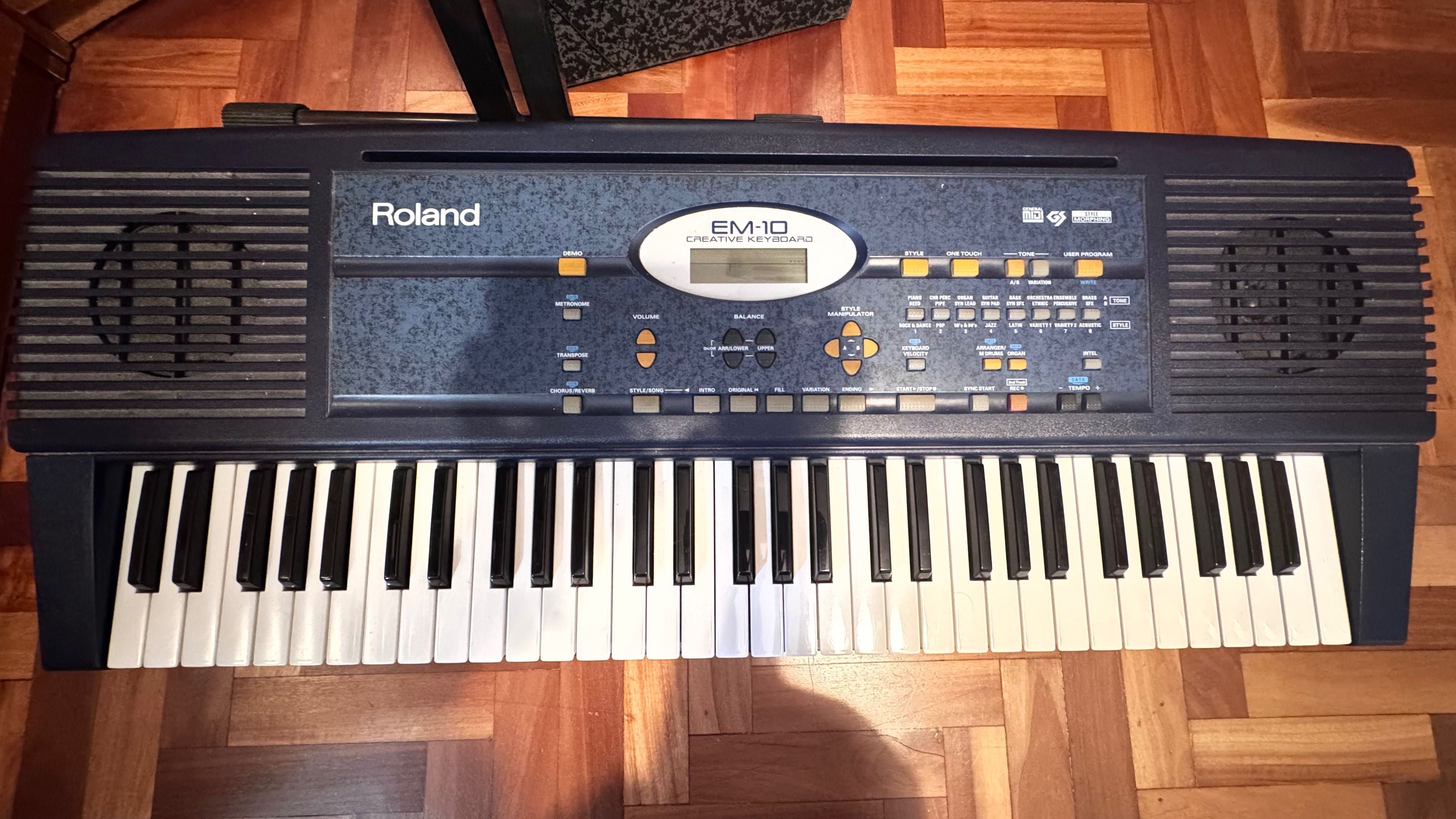 Teclado Roland EM-10