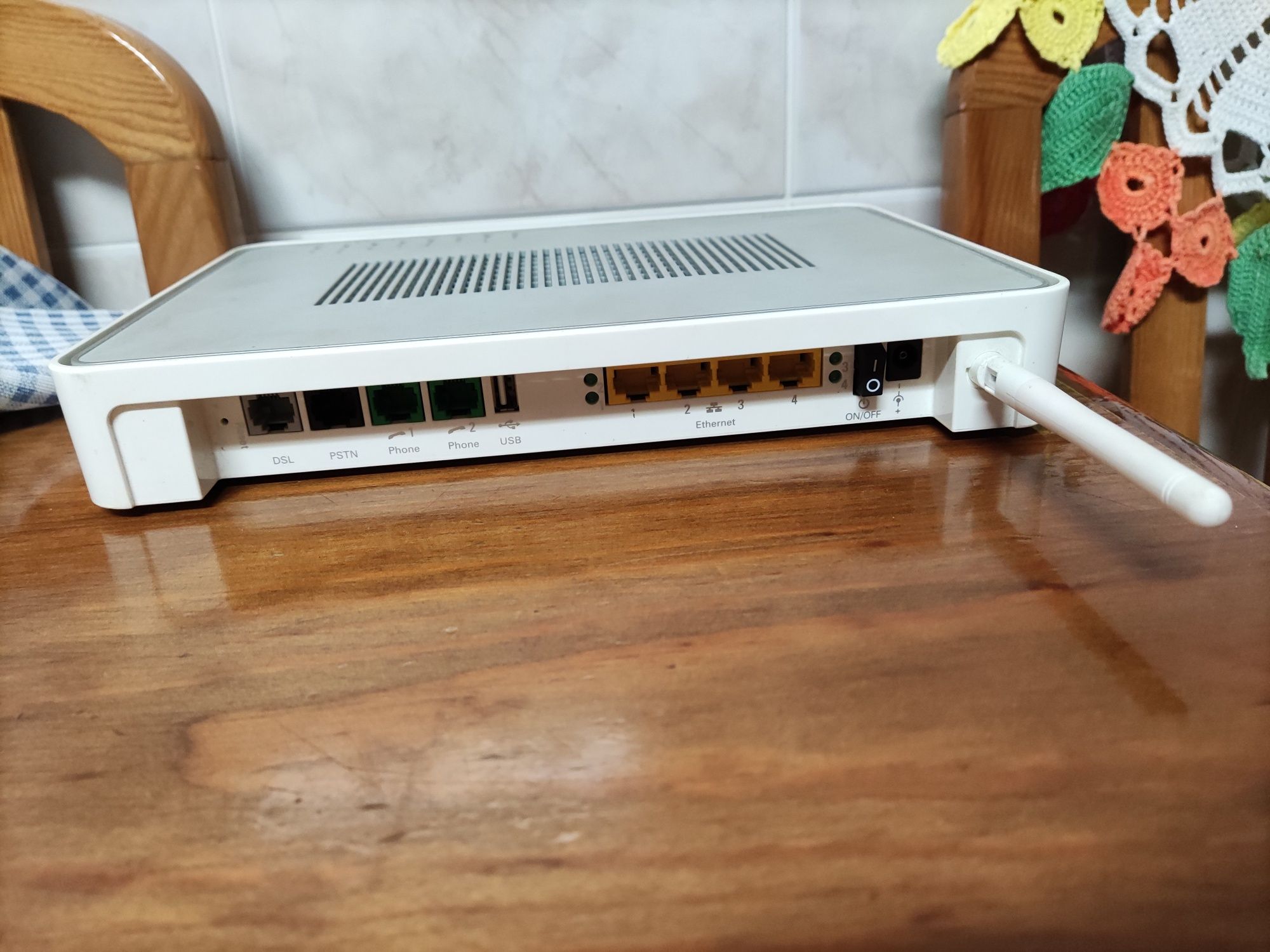 Router Thomson TG787
Como novo
Wireless ADSL2+ Gateway
Fácil confi