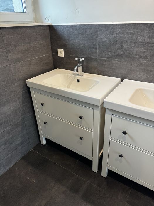 Zestaw szafek lazienkowych z umywalkami