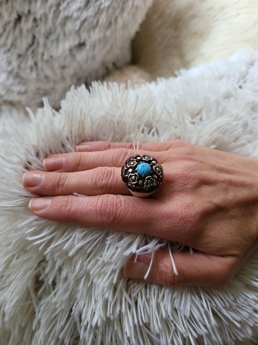 Авторське срібне кільце з бірюзою та гранатами