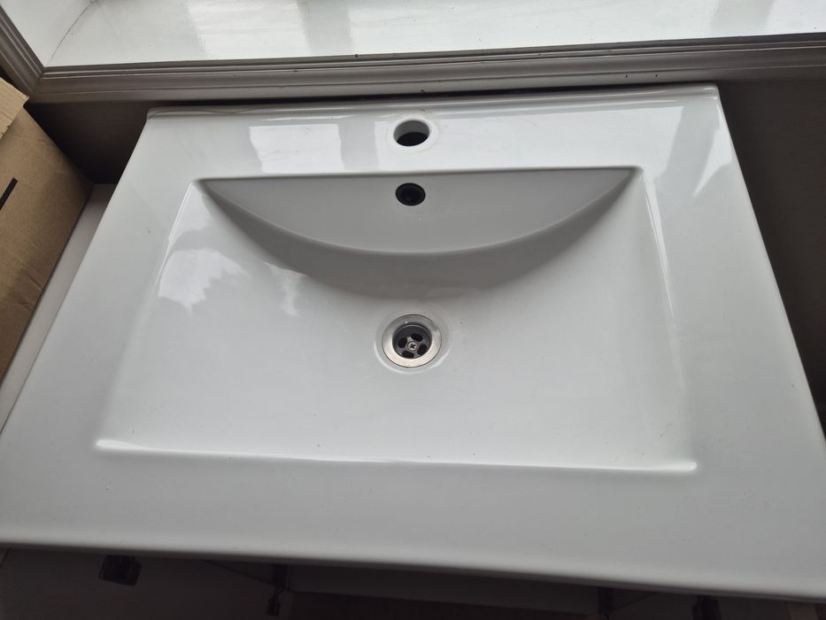 Vendo movel com lavatório