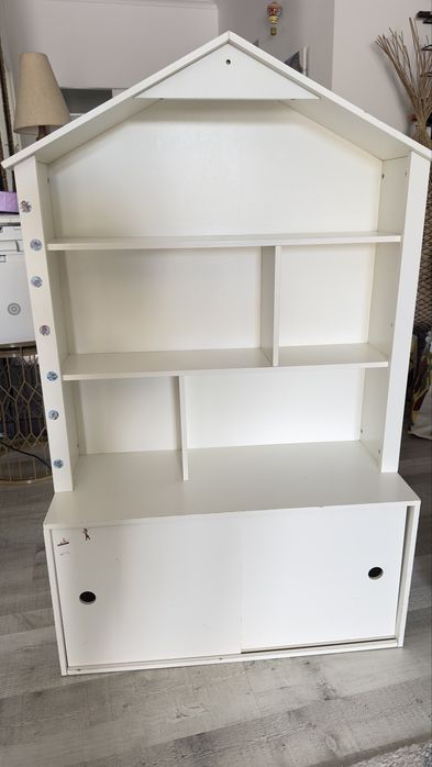 Casinha para peluches e livros