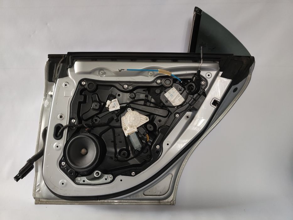 Mercedes CLA w117 250 drzwi prawe prawy tył srebrny 761 kompletne