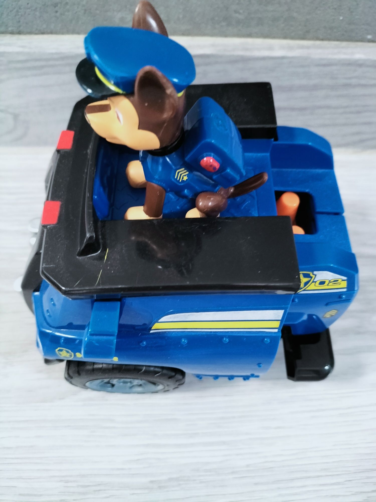 Psi Patrol figurka Pieska Chase oraz pojazd z dźwiękiem On a Roll Chas