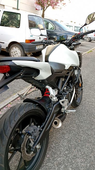 CB125R apenas alguns detalhes esteticos.