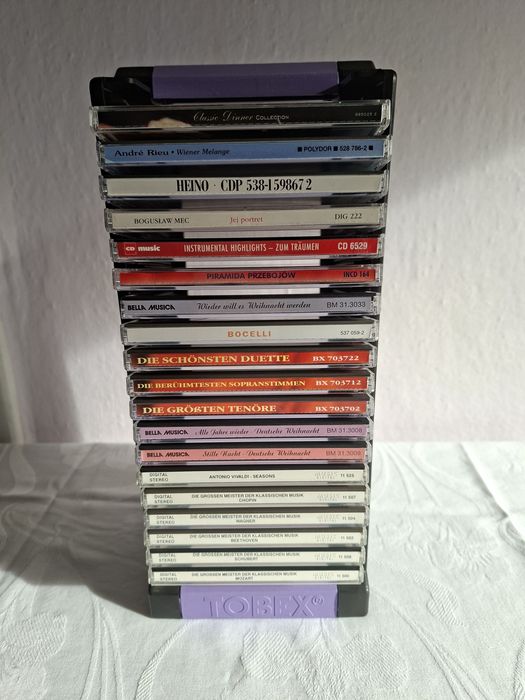 19 płyt CD plus stojak