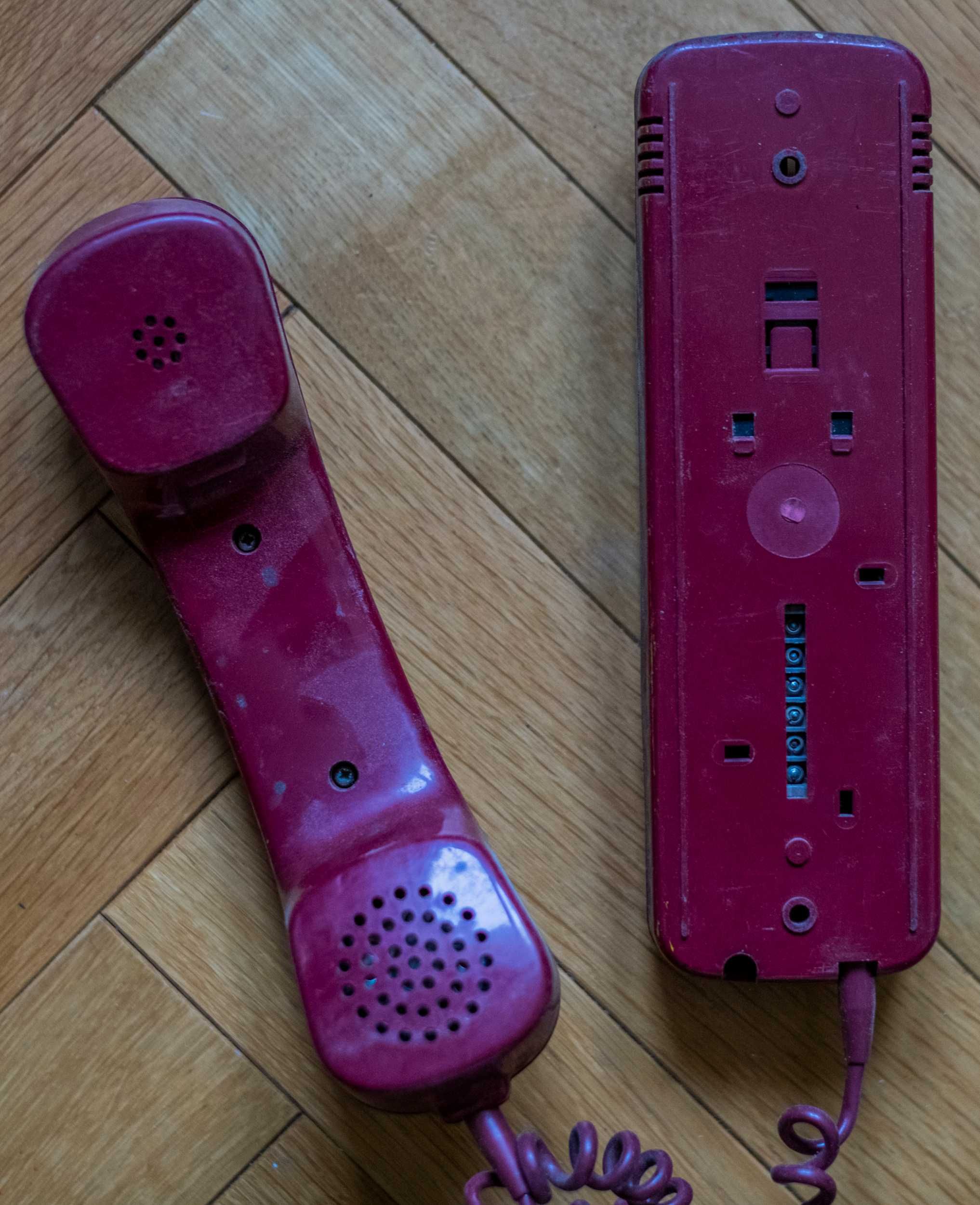 Domofon słuchawkowy czerwony używany