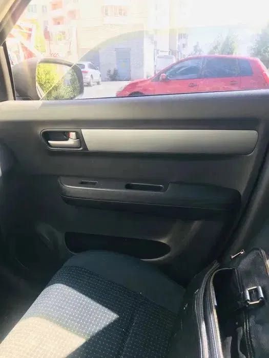 Suzuki Swift авто