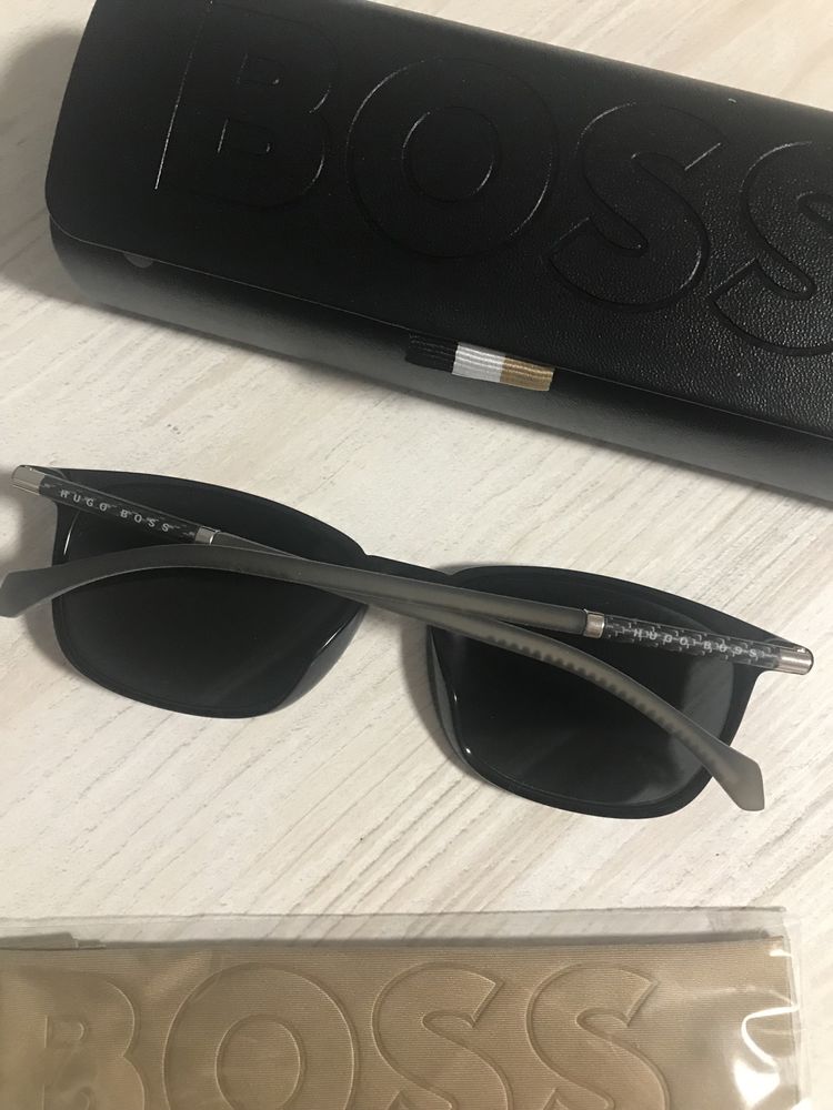Продам чоловічі сонцезахисні окуляри Hugo Boss