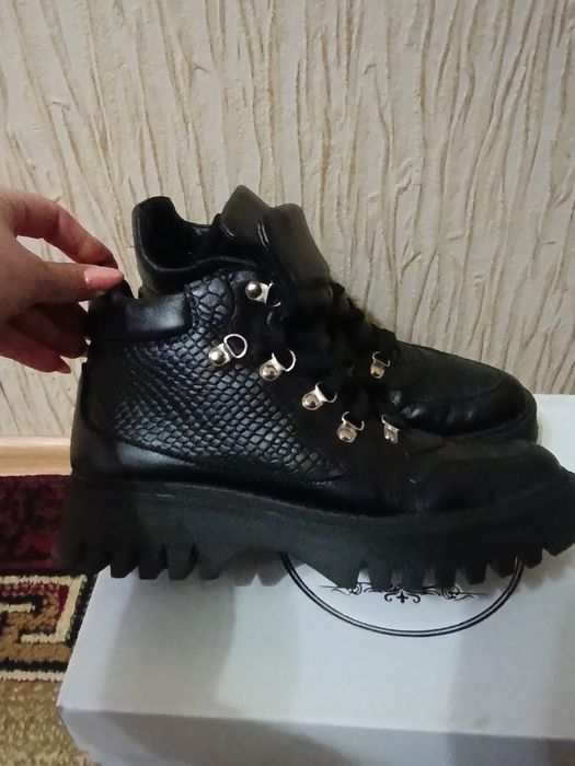 Ботінки шкіряні 39 розміру, 500грн