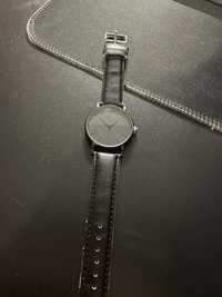 Zegarek czarny minimalistyczny z dodatkami