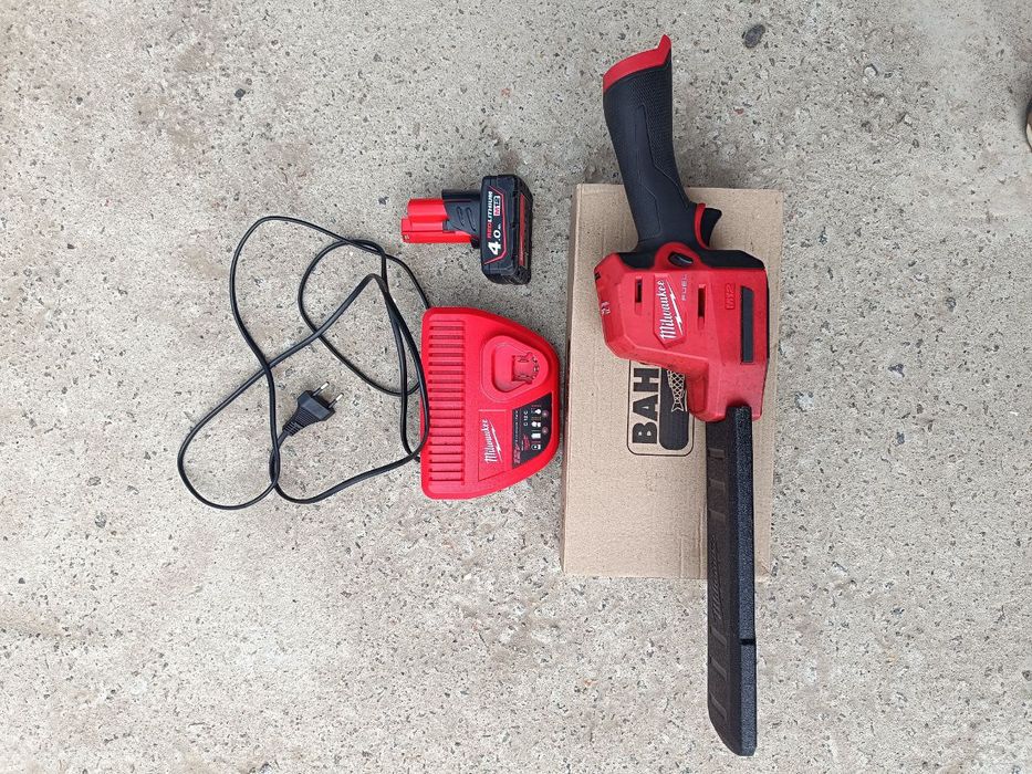 Акумуляторний кущоріз MILWAUKEE M12